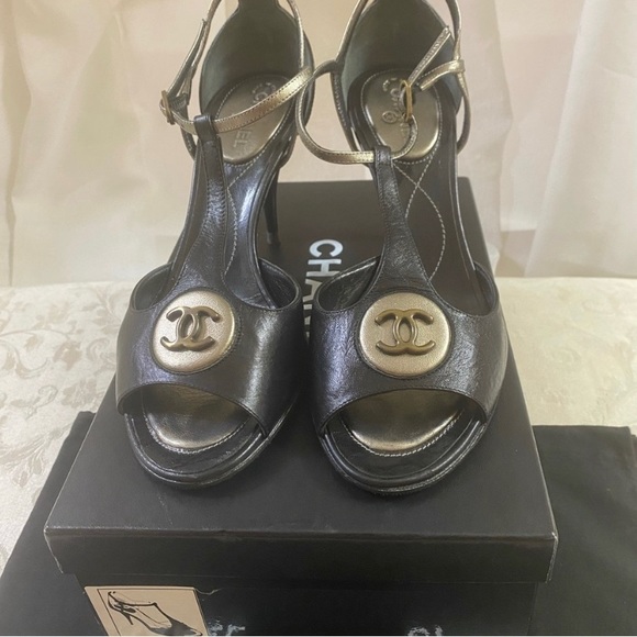 🆕 Chanel CC Medallon heels sandals 😍 - Picture 2 of 6